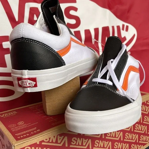 Vans Old Skool
(Classic Sport)Blk/Tr Wht
VNOA5KRF93U
Men’s sneakers - athletic - Picture 10 of 16